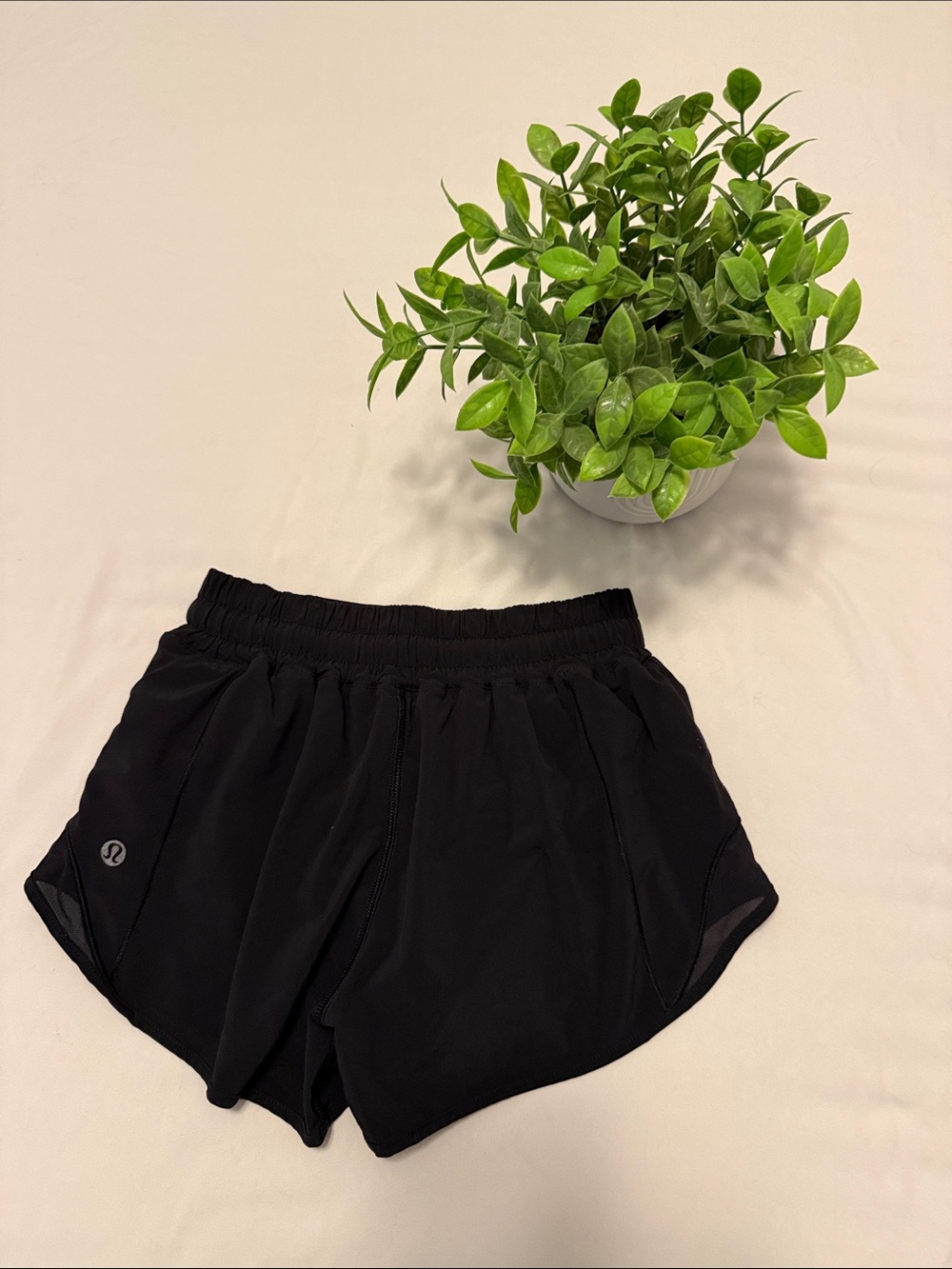 Lululemon athletica Hotty Hot 2.5 “Women’s Black Athletic Running Shorts - Picture 3 of 4